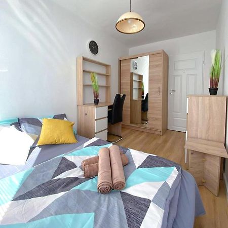Bright Room №2 Grzybowska 9 Варшава Екстериор снимка